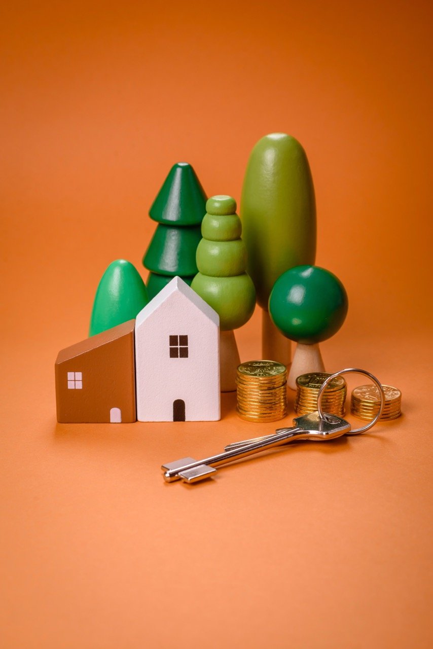 a-small-wooden-house-and-keys-as-an-idea-for-inves-2026-01-07-00-01-06-utc groot