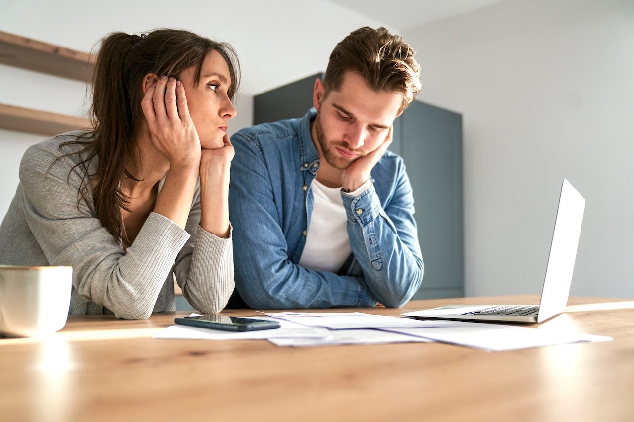 miserable-young-caucasian-couple-having-financial-2026-01-06-08-56-40-utc